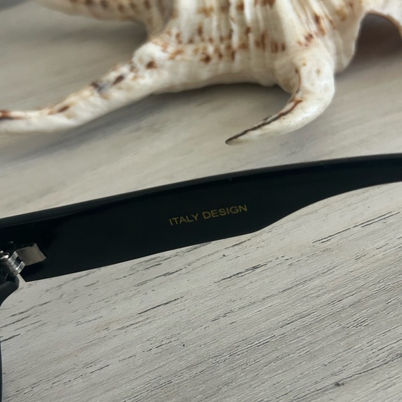 Urban Outfitters Vintage Minks Black Oval Sunglasses - Picture 7 of 8